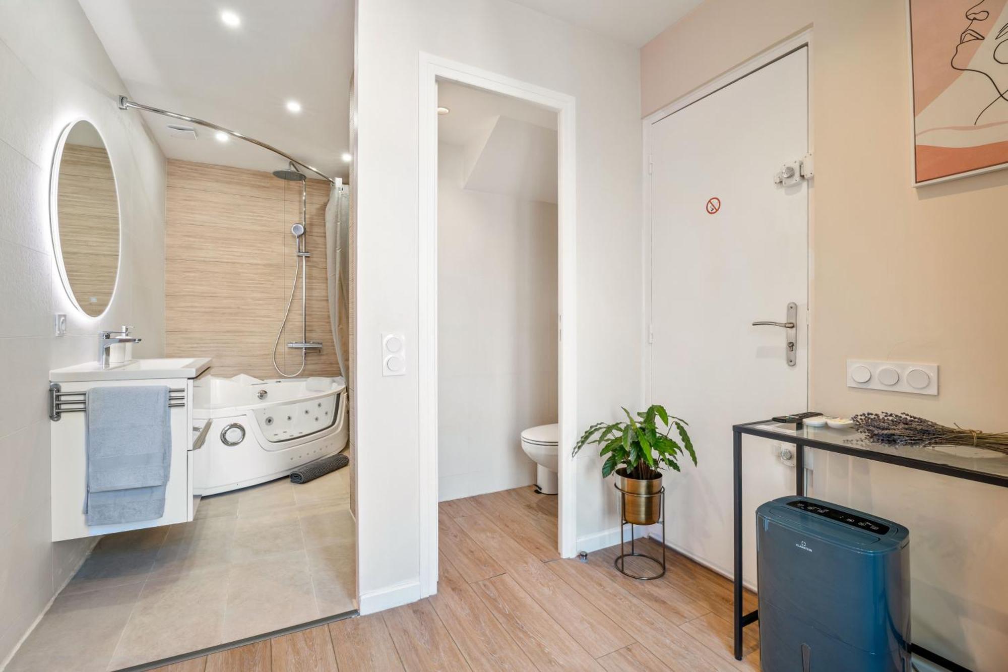 Nice Renting - Love Room Massena - Luxe Room - Jacuzzi - Terrace - King Bed - Ac 外观 照片